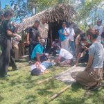 Simulasi evakuasi korban tentang kesiap siaga bencana di Desa Benu, Kecamatan Takari, Kabupaten Kupang, Rabu, (22/4/2026. (Foto: Dok. Cis Timor)